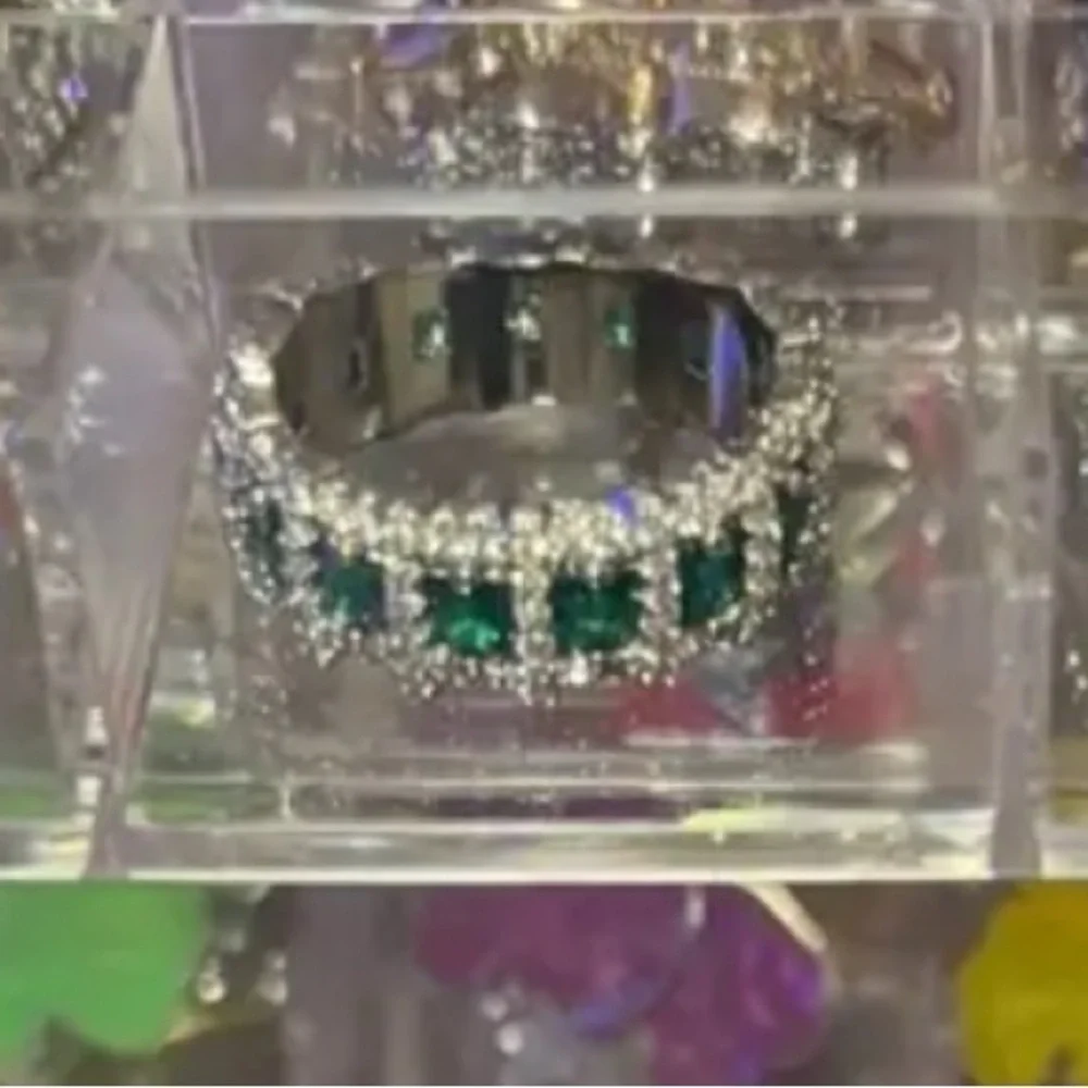 🆕 Beautiful Emerald Moissanite CZ Silver Cigar Band Ring